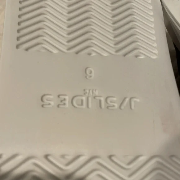 J/SLIDES SHOES - Picture 4 of 4